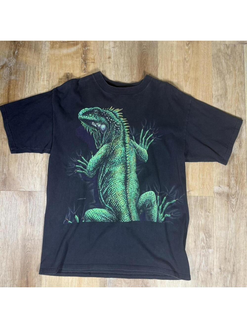 90s Habitat Iguana Graphic Tee – Black (XL)